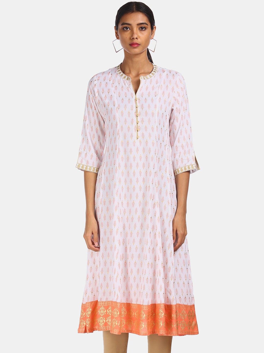 

Anahi Women White Ethnic Motifs Gotta Patti Anarkali Kurta