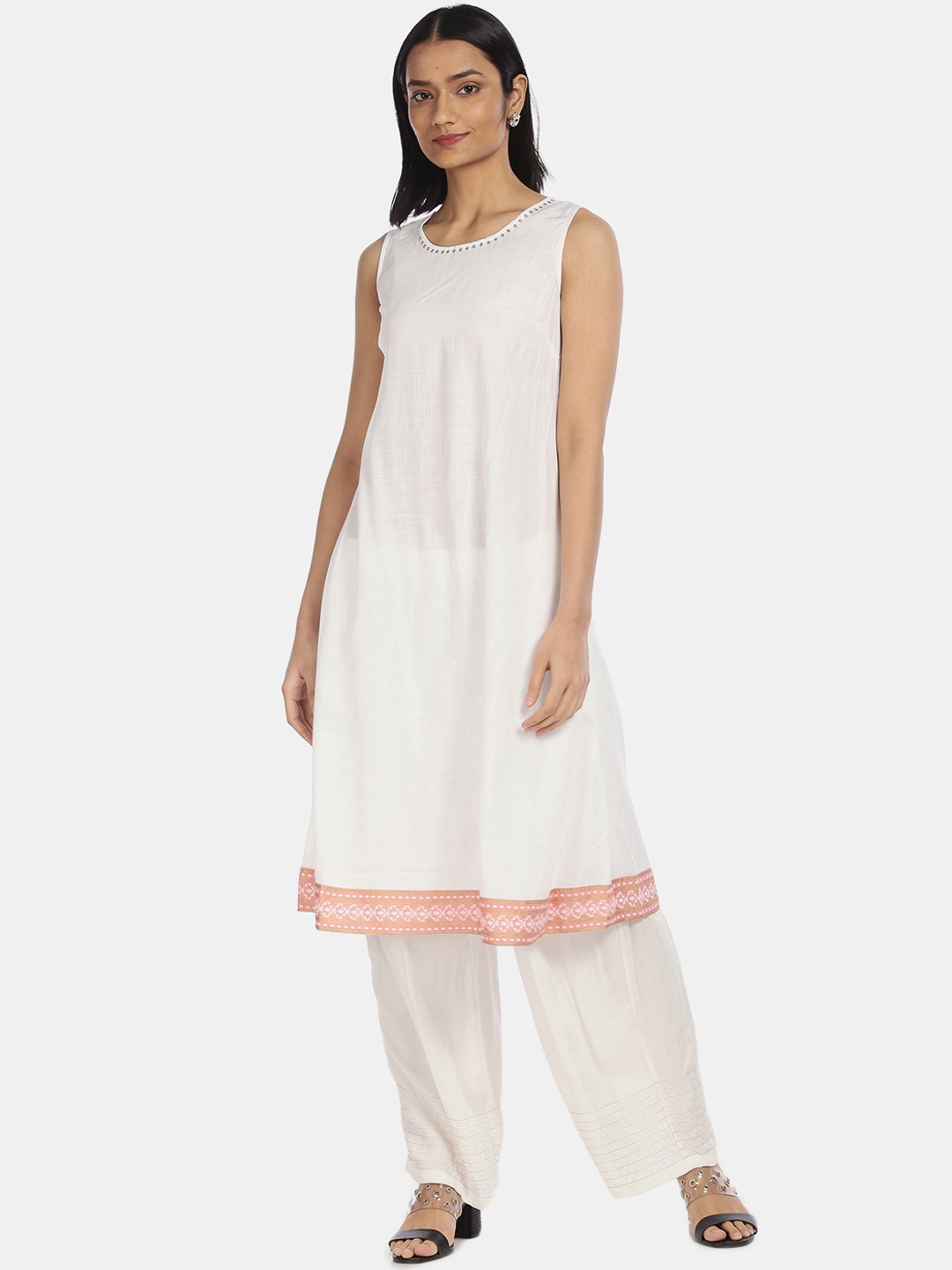 

Anahi Women White & Peach-Coloured Floral Print Layered Kurta
