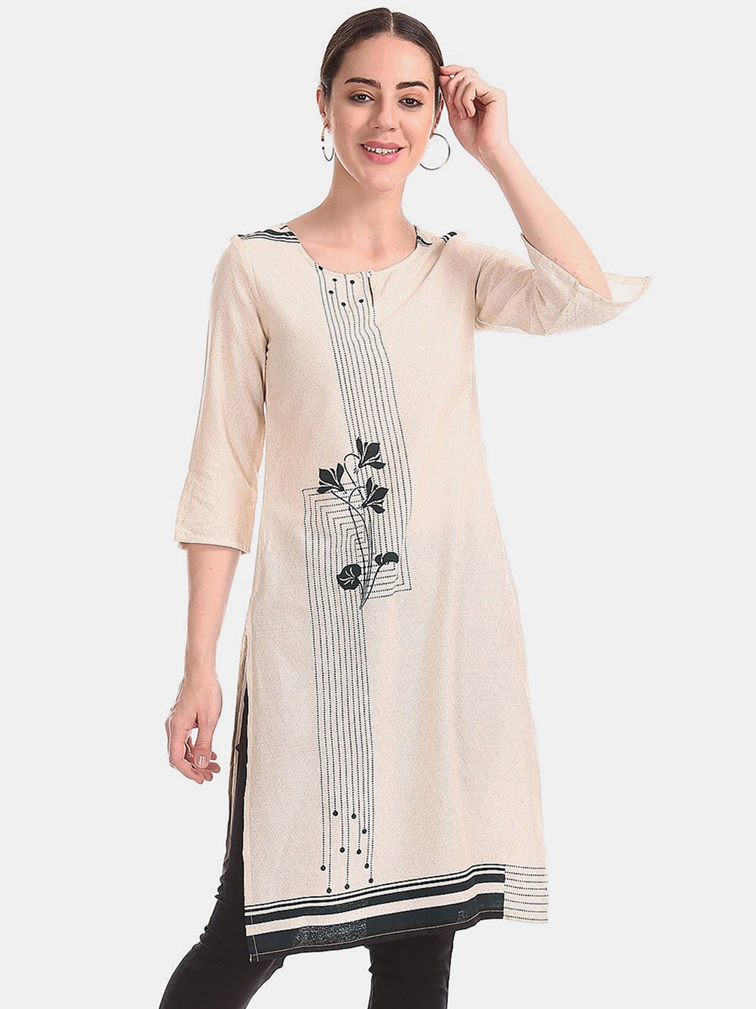 

Karigari Women Off-White & Black Floral Print Kurta