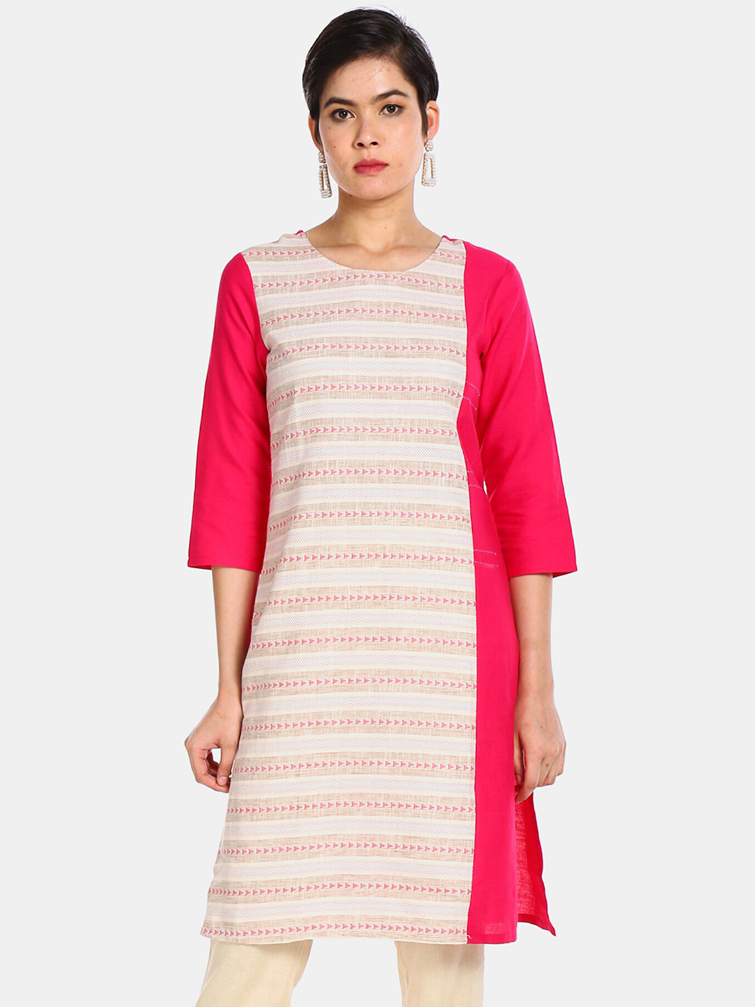 

Karigari Women Pink & White Geometric Print Kurta