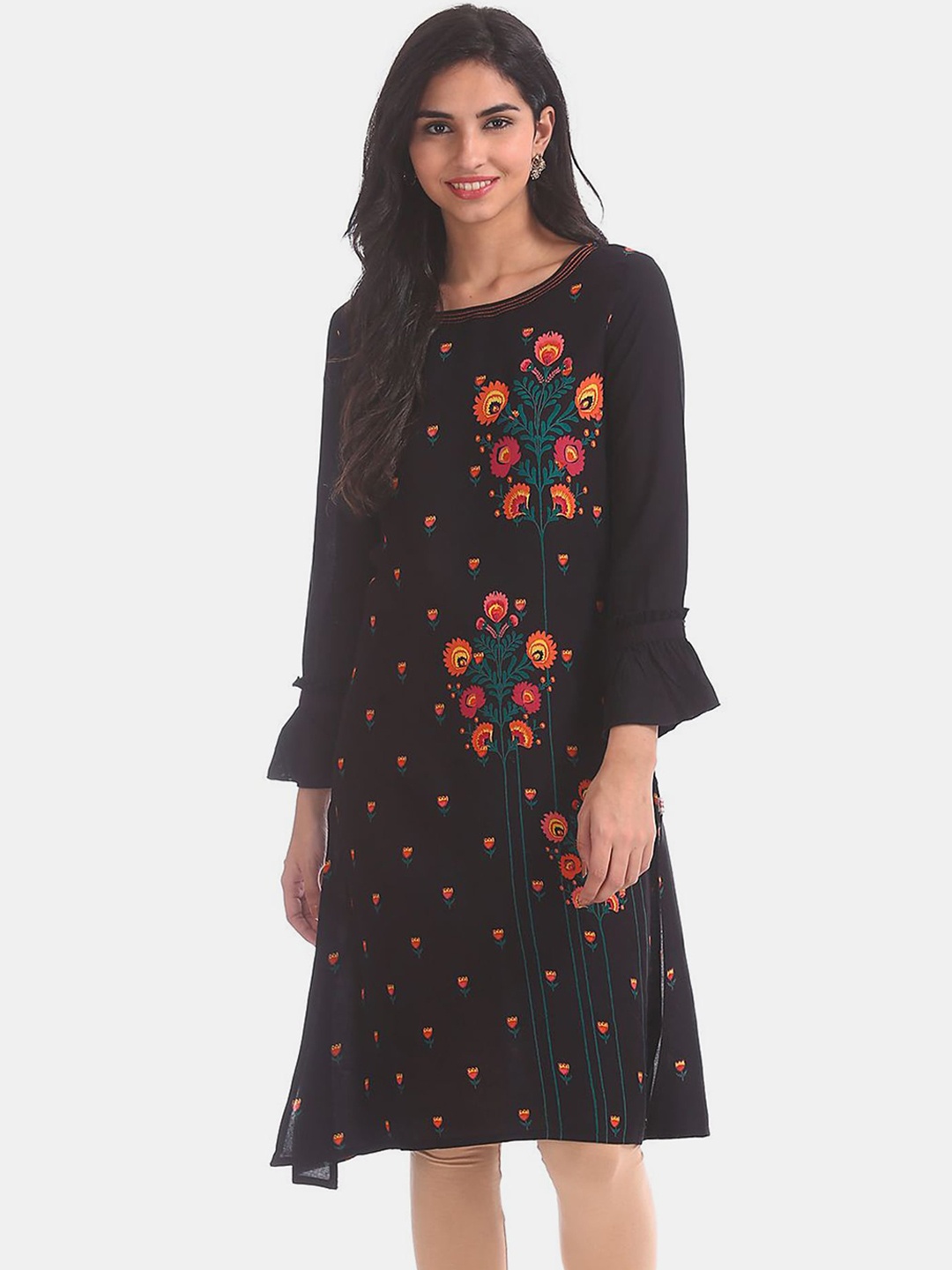 

Karigari Women Black & Pink Floral Print Kurta