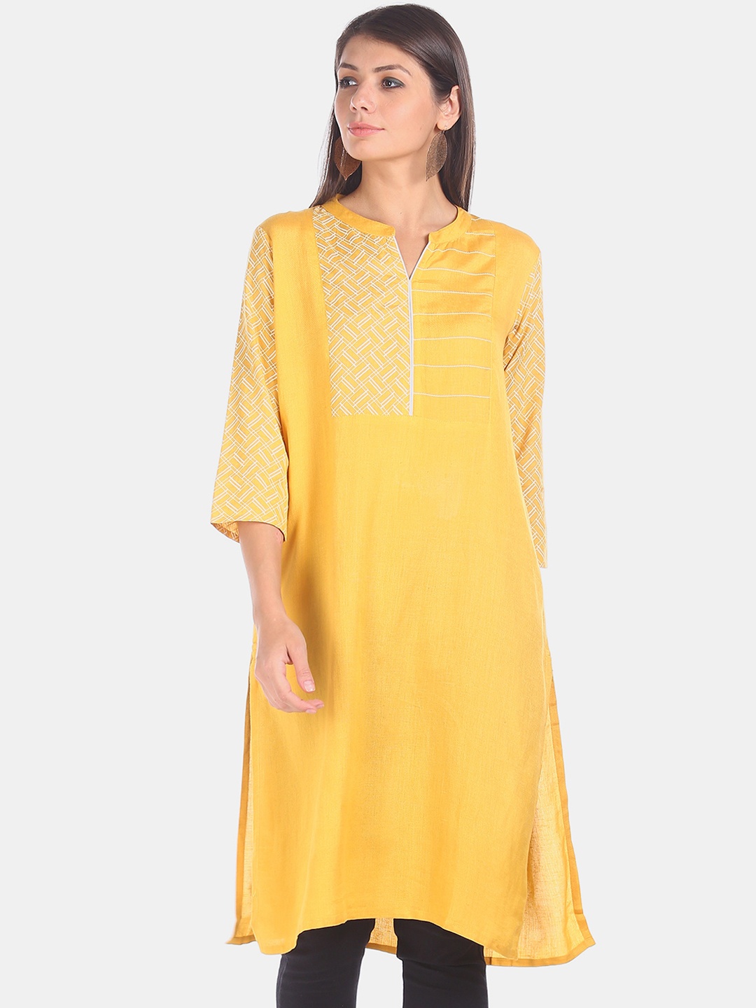 

Karigari Women Yellow & White Geometric Print Yoke Design Kurta