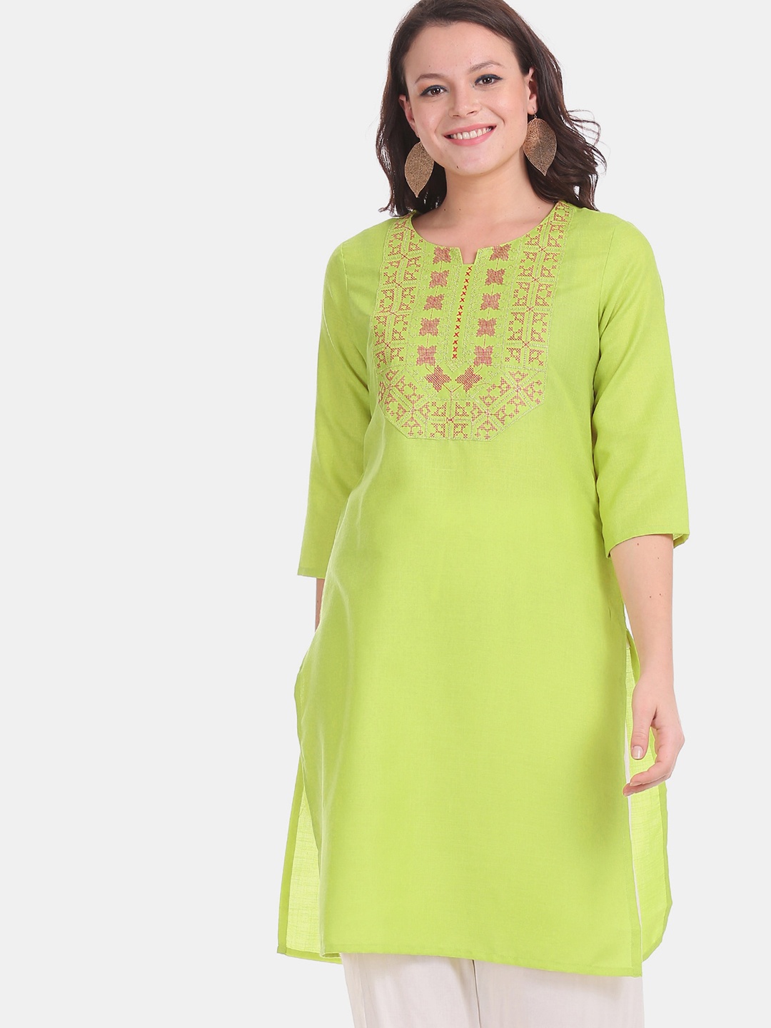 

Karigari Women Green & Pink Yoke Design Geometric Embroidered Kurta