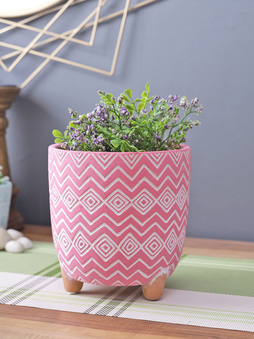 

TAYHAA Pink & White Zig Zag Design Textured Ceramic Planter