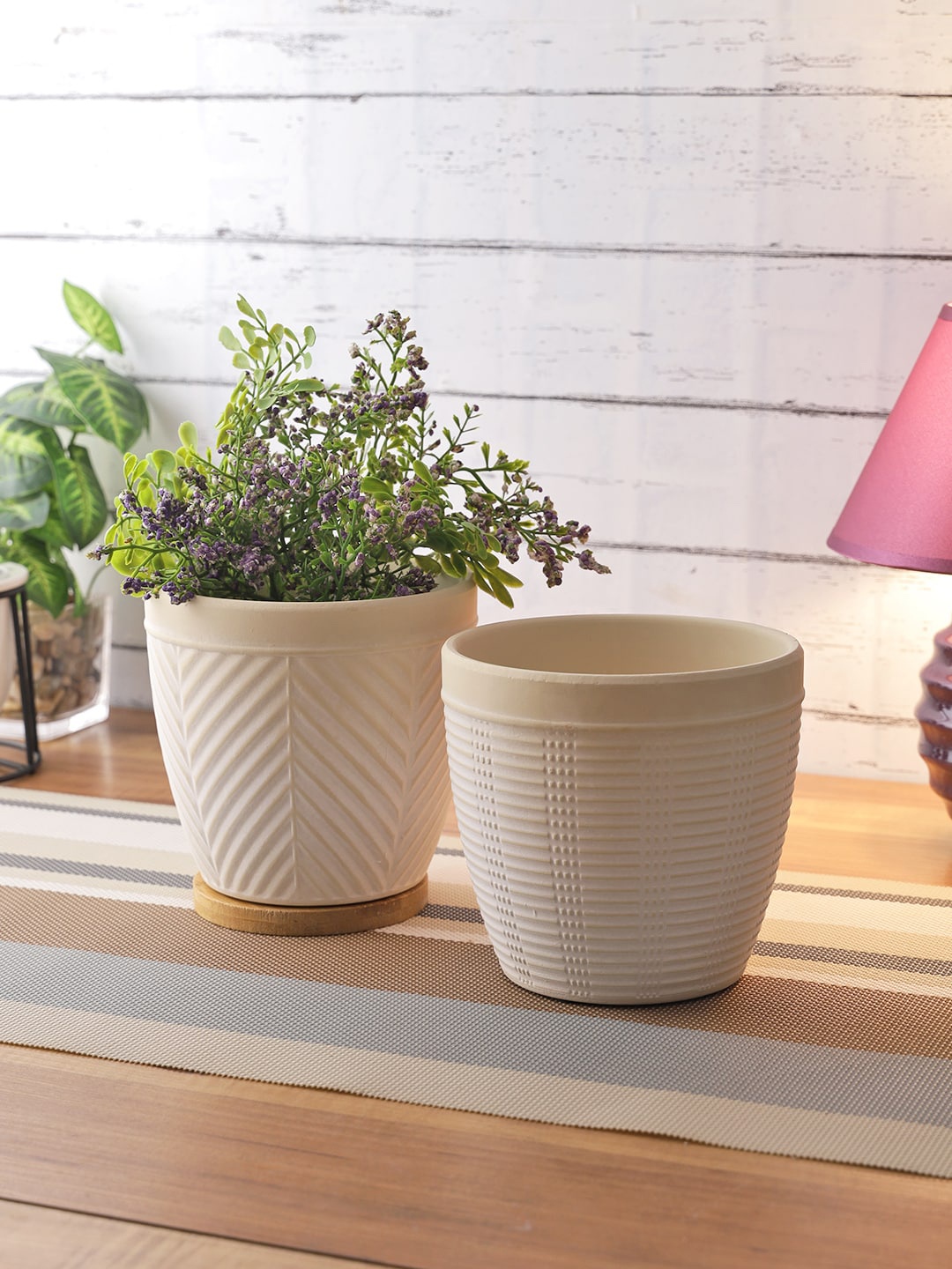 

TAYHAA Set Of 2 Cream-Coloured & White Stripe Textured Ceramic Planters
