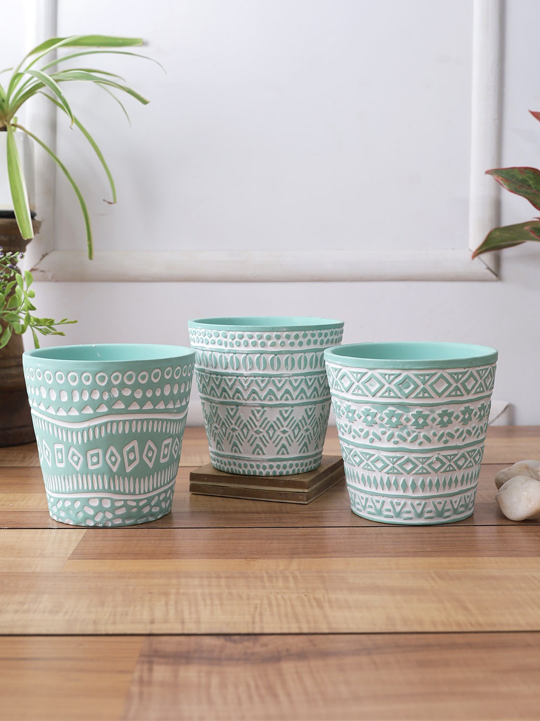

TAYHAA Set Of 3 Blue & White Handcrafted Tribal Design Planter