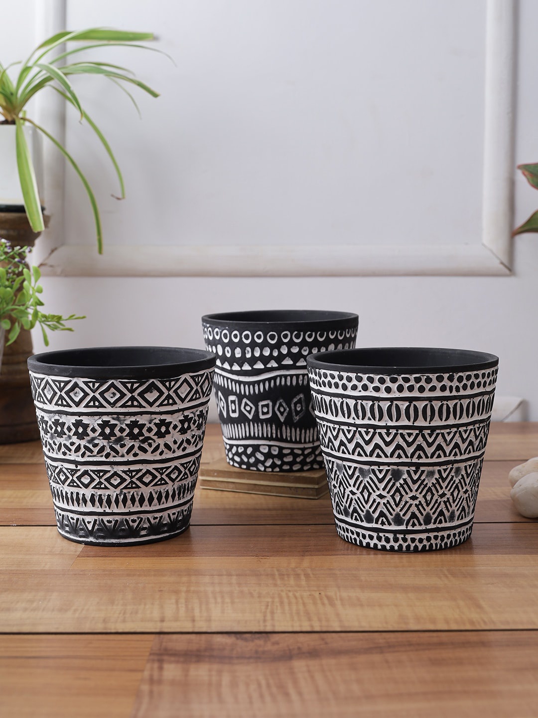 

TAYHAA Set Of 3 Black & White Tribal Ceramic Planters