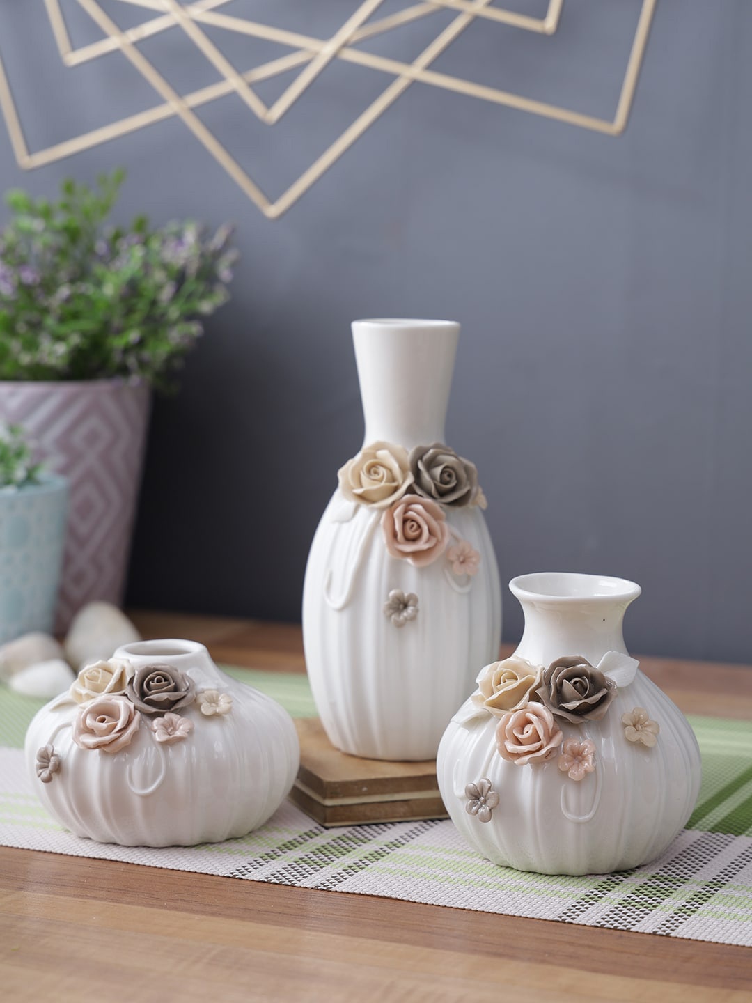 

TAYHAA Set Of 3 White & Beige Floral Textured Ceramic Serene Vases