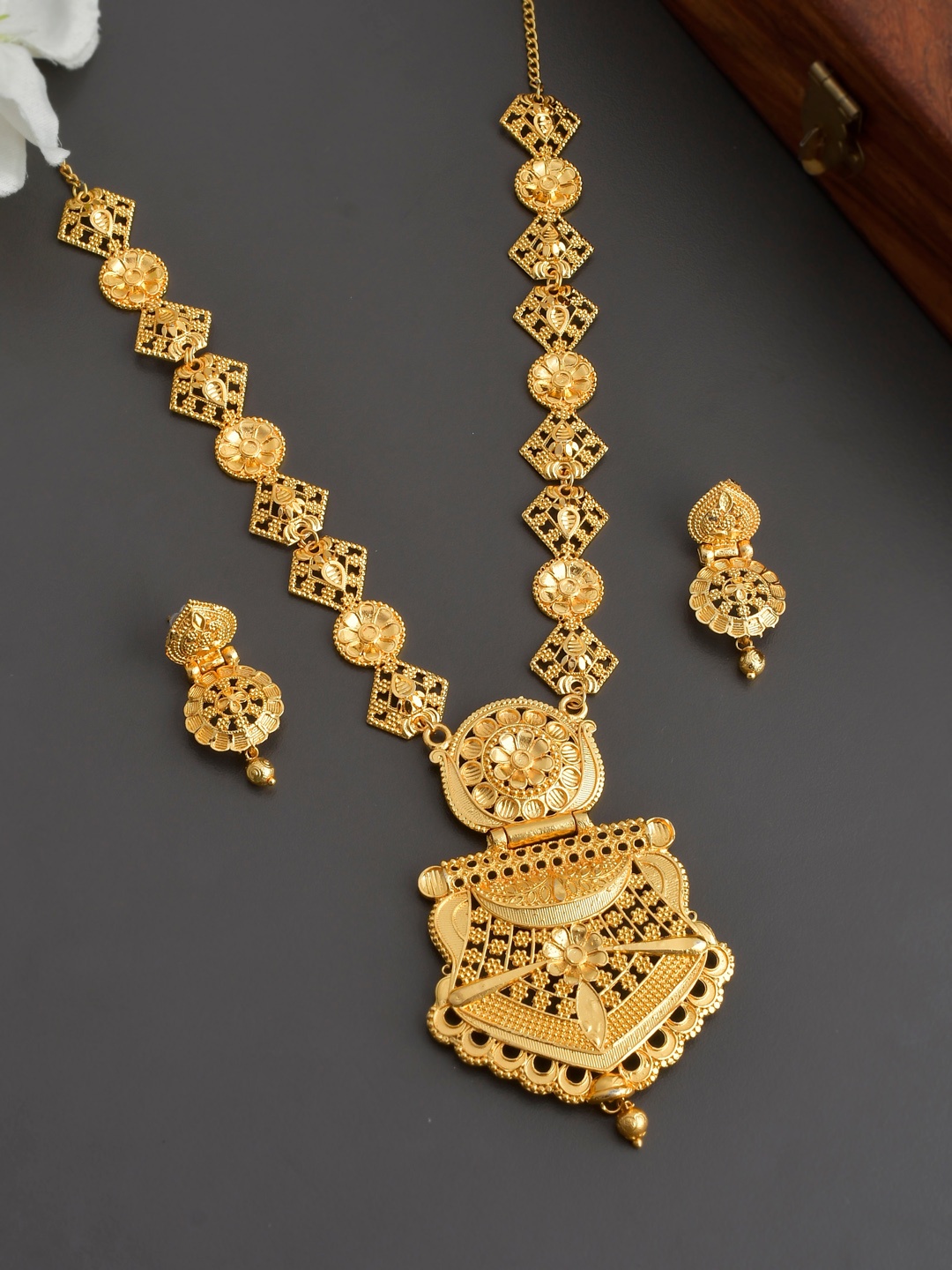 

Silvermerc Designs Gold-Plated Stone-Studded Beaded Handcrafted Temple Jewellery Set