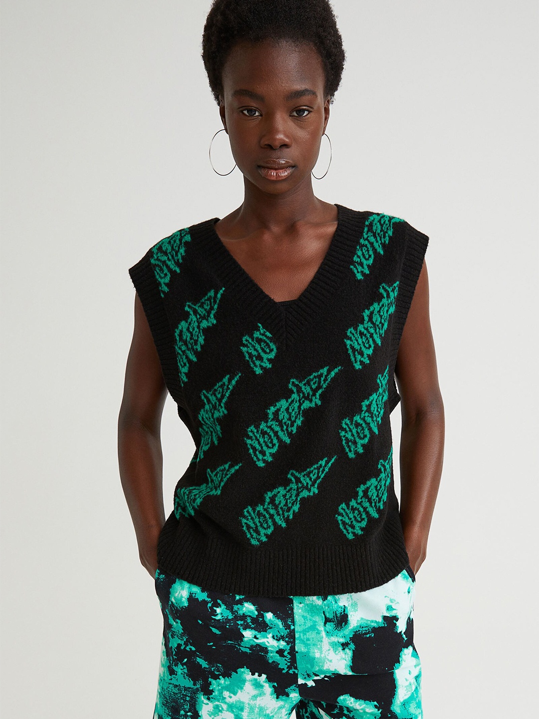 

H&M Women Black Oversized Sweater Vest