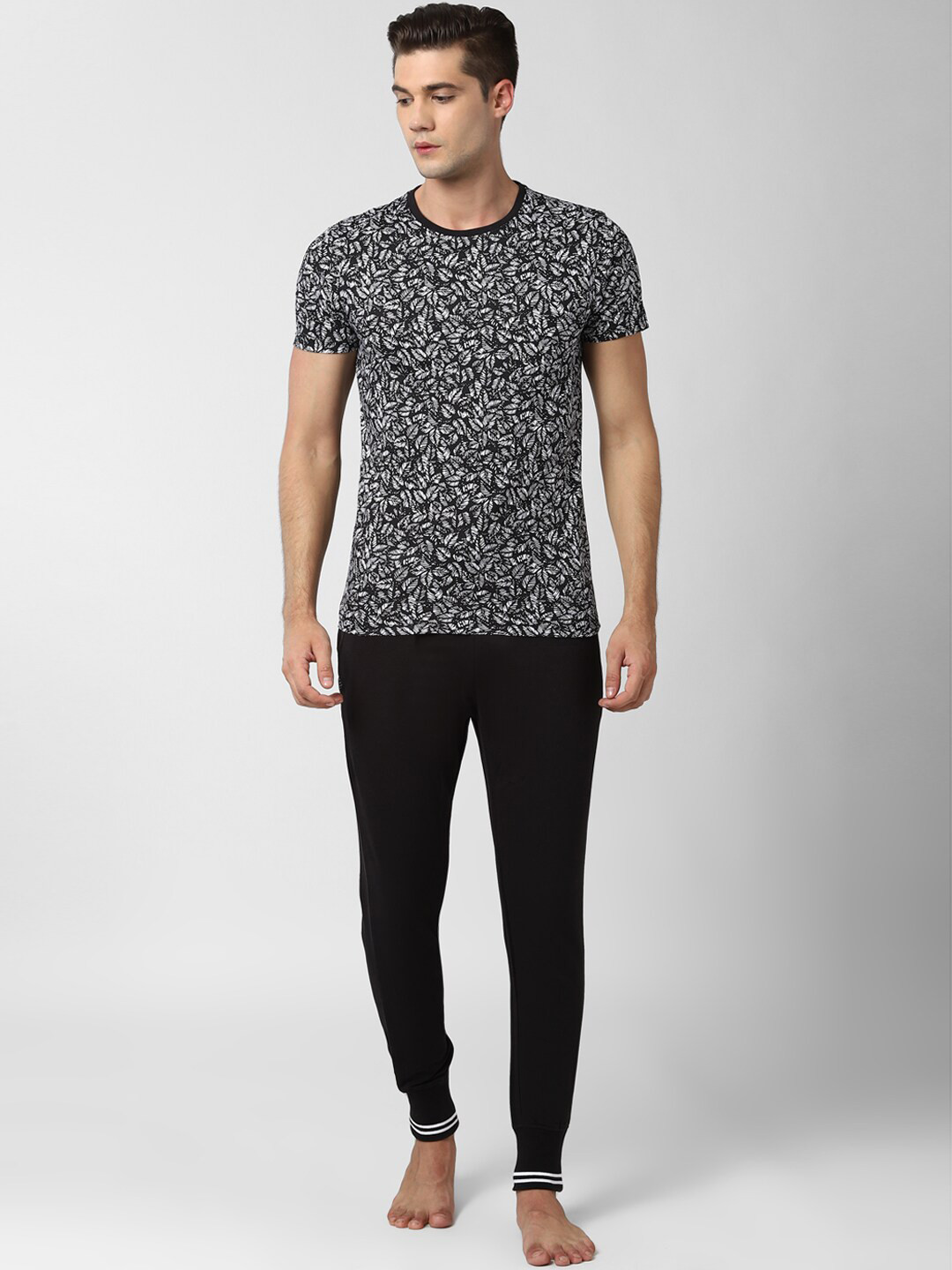 

Peter England Men Black & Grey Printed Pure Cotton Night suit