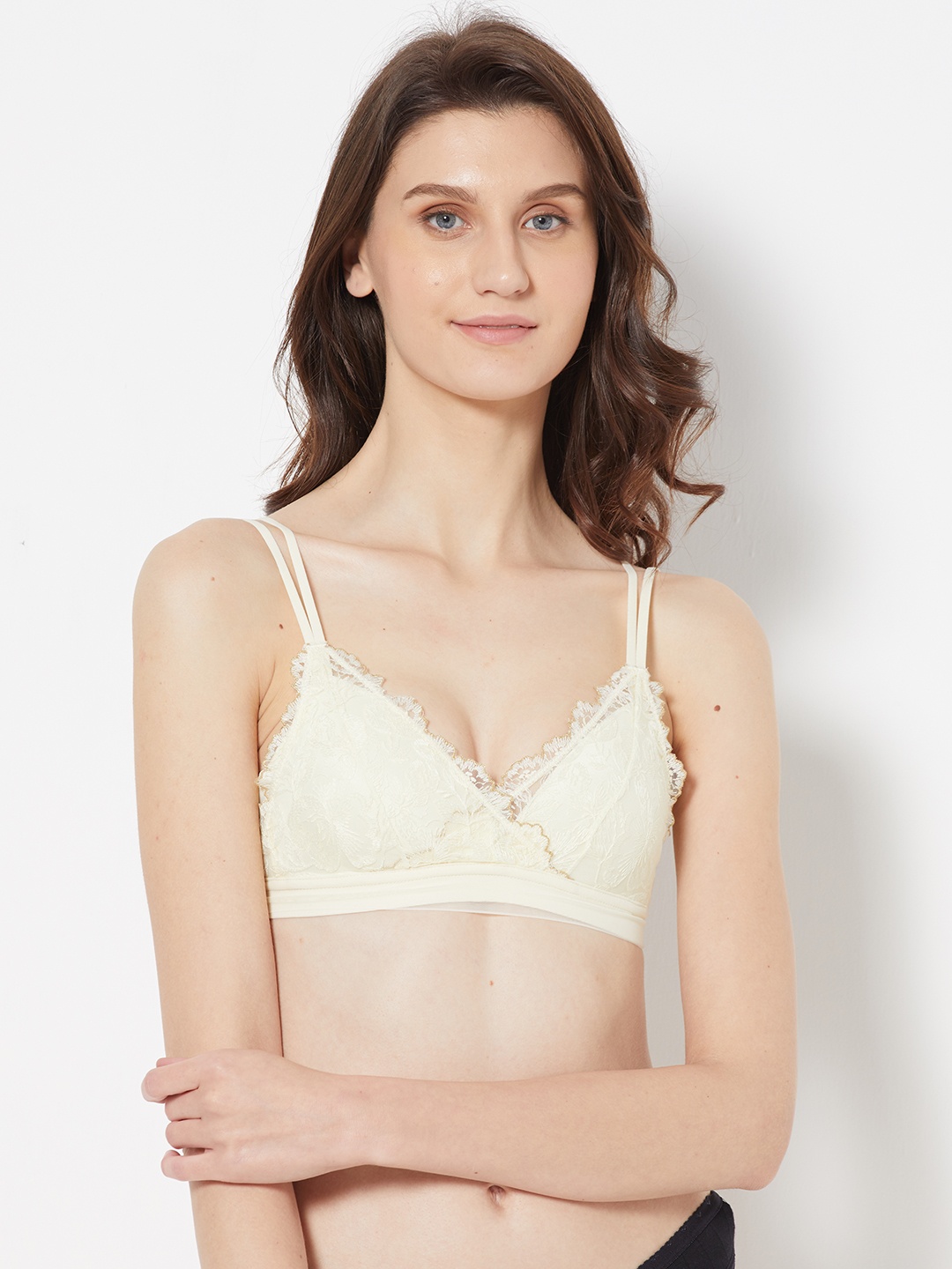 

URBANIC Cream-Coloured Floral Lace Detail Everyday Bra