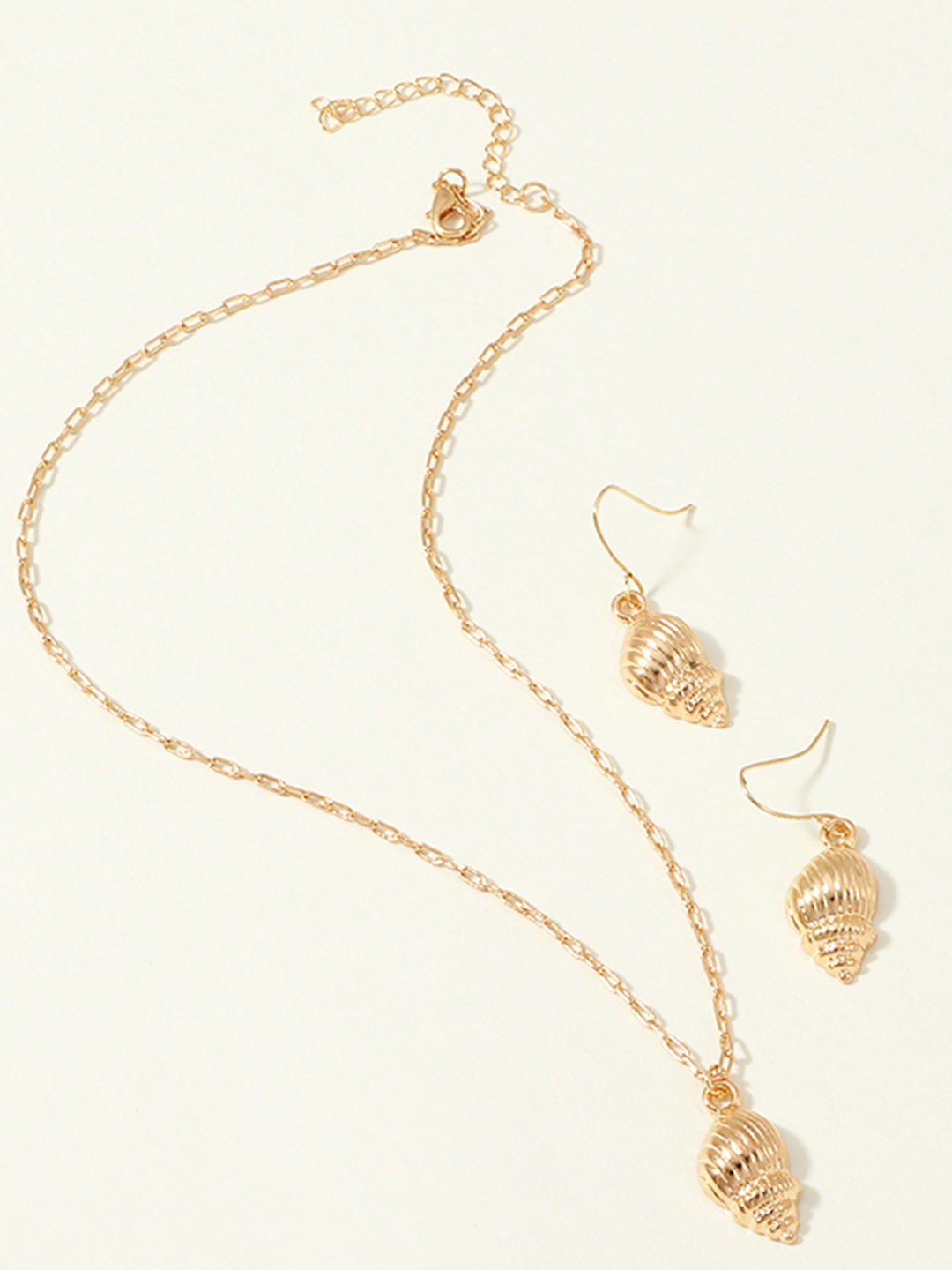 

URBANIC Gold-Toned & Yellow Shell Jewellery Set