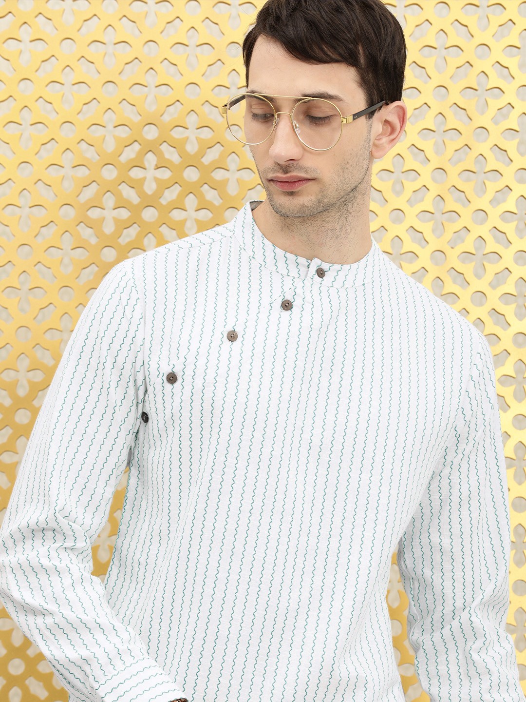 

Ode by House of Pataudi Men White & Blue Chevron Striped Straight Rozana Kurta