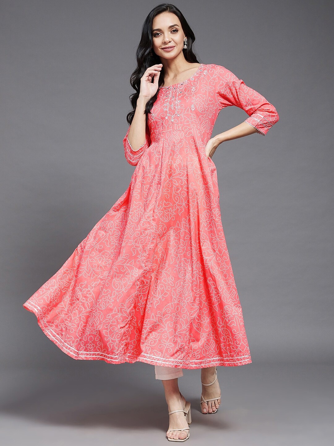 

Azira Women Pink & Off White Ethnic Motifs Printed Anarkali Kurta