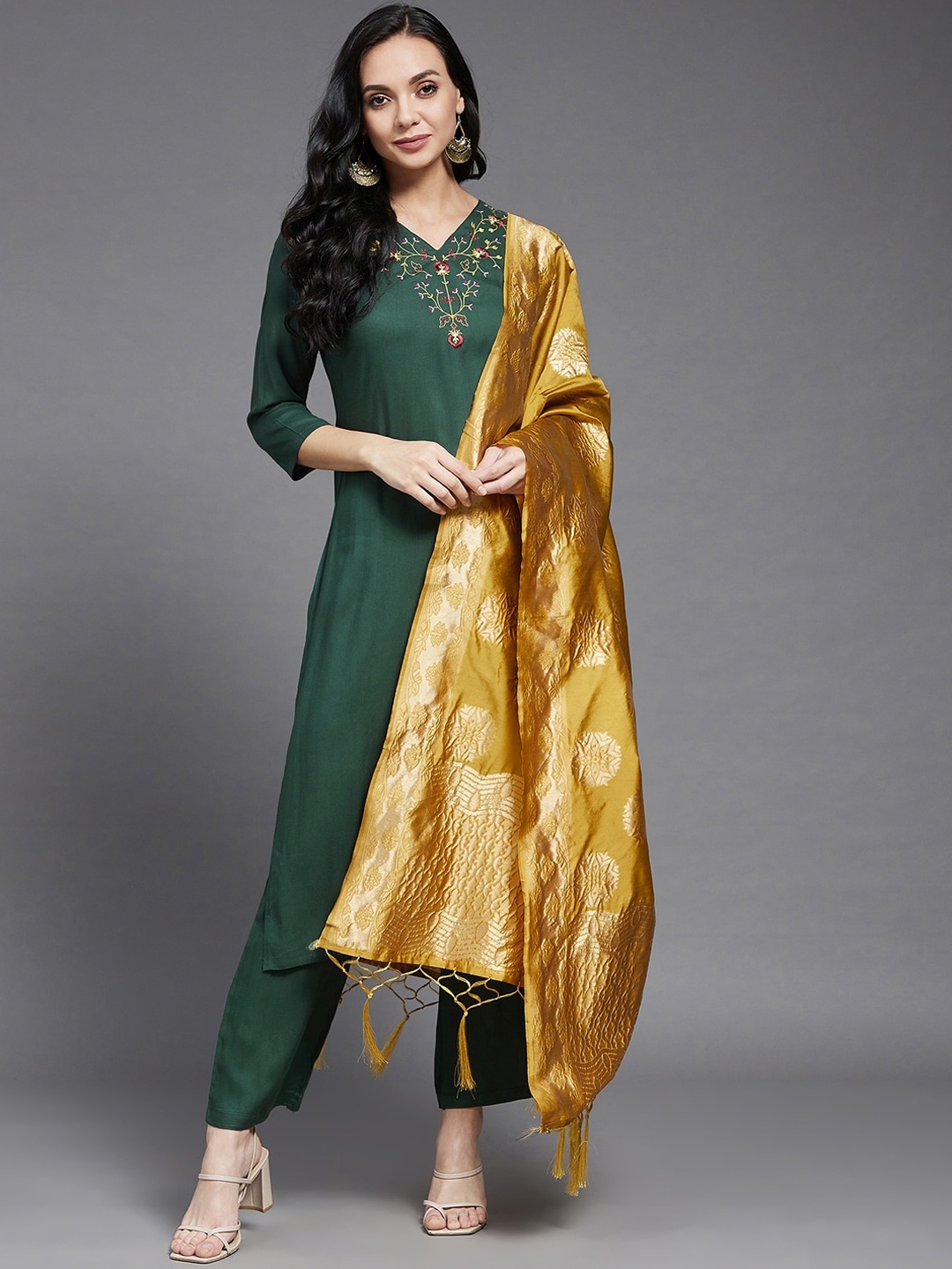 

Azira Women Green Ethnic Motifs Regular Kurta with Trousers & With Dupatta