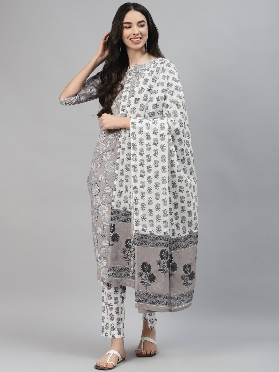 

Ginni Arora Label Women Grey Ethnic Motifs Printed Gotta Patti Pure Cotton Kurta Set