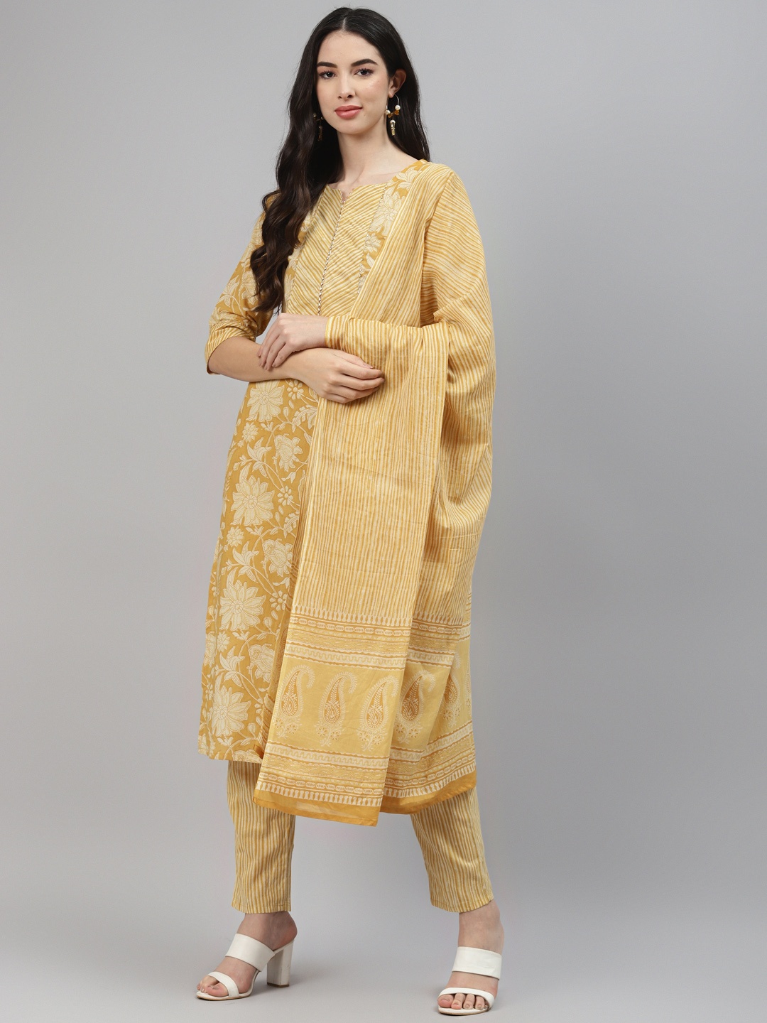 

Ginni Arora Label Women Yellow Printed Regular Pure Cotton Kurta with Trousers & With Dupatta