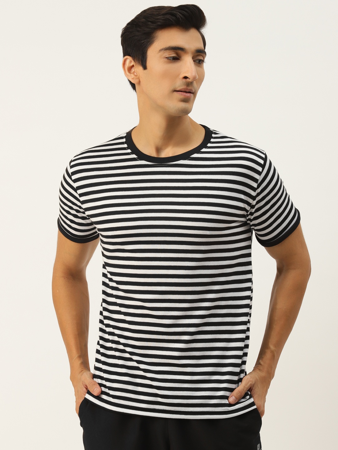 

Rodzen Men Black & White Striped Slim Fit T-shirt