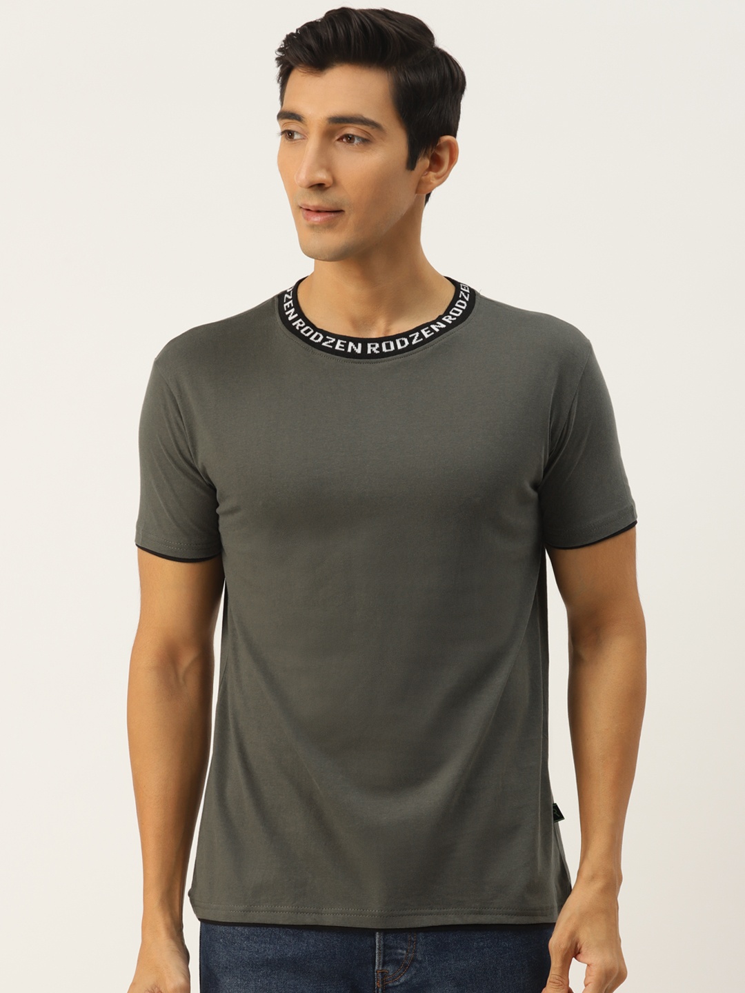 

Rodzen Men Olive Green Slim Fit T-shirt