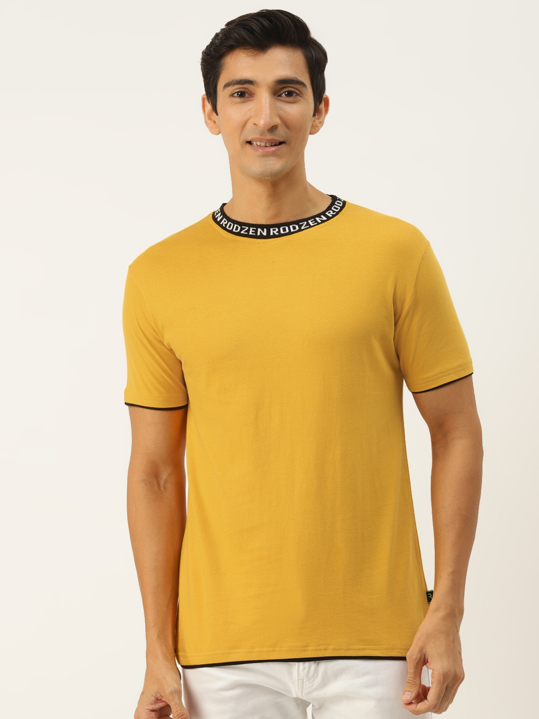 Rodzen Men Yellow Slim Fit T-shirt