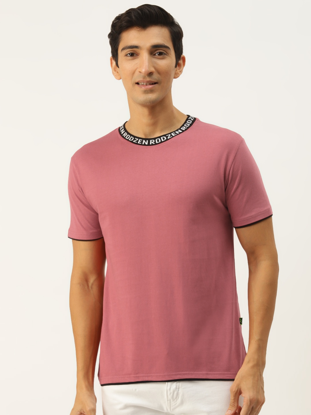 

Rodzen Men Pink Slim Fit T-shirt