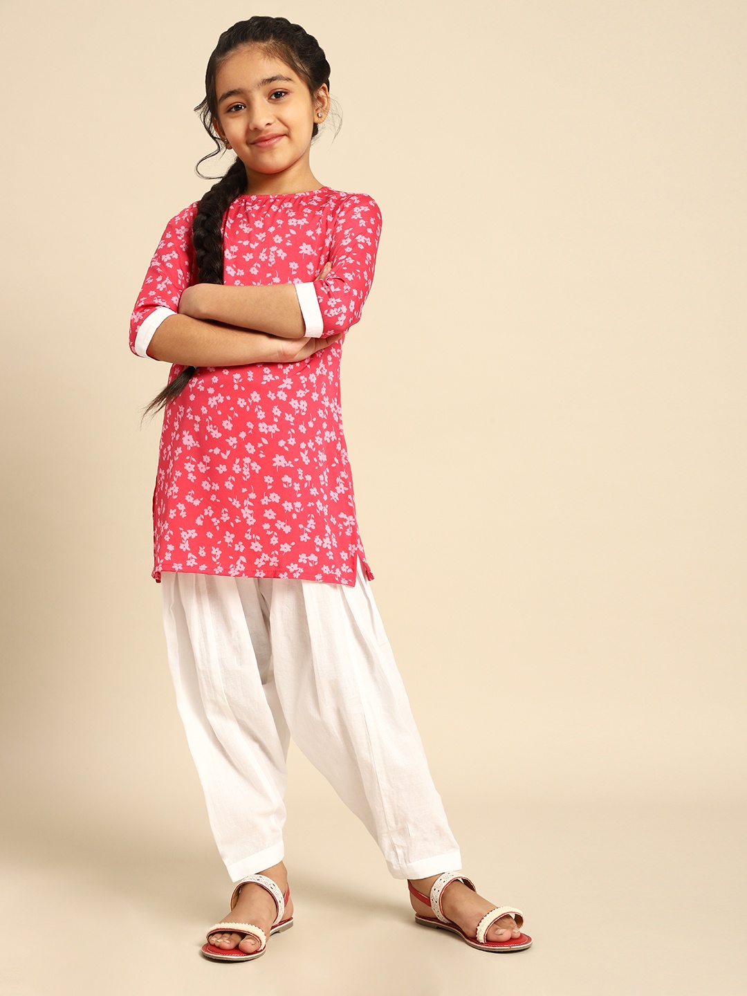 

House of Pataudi Girls Pink Floral Printed Regular Kurta with Salwar