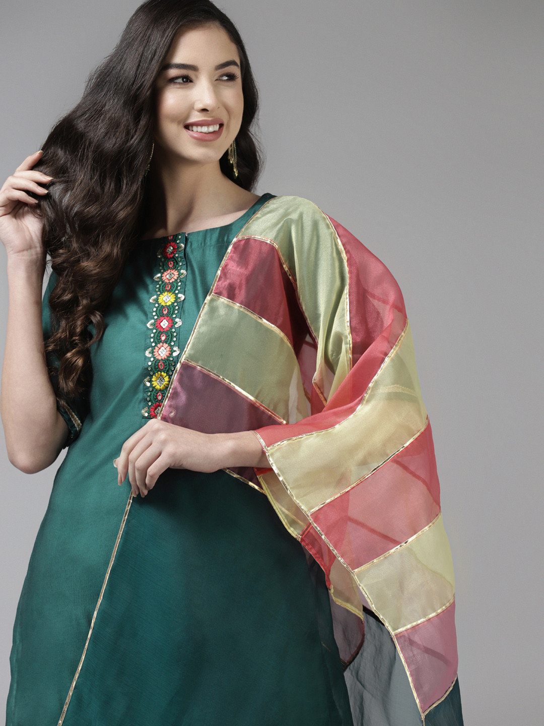 

Indo Era Women Green & Pink Ethnic Motifs Embroidered Thread Work Kurta Set