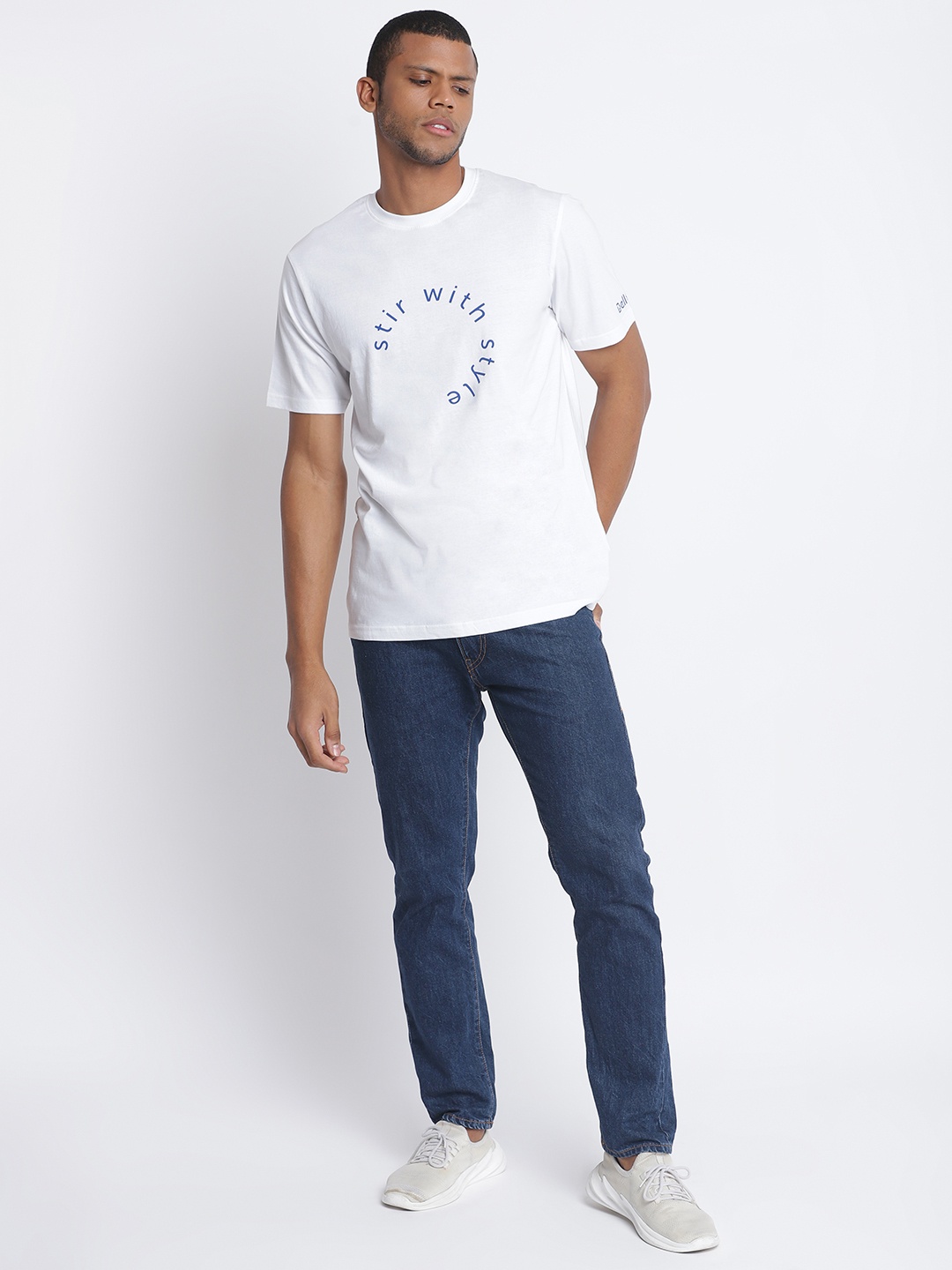 

Belliskey Men White Printed Cotton T-shirt