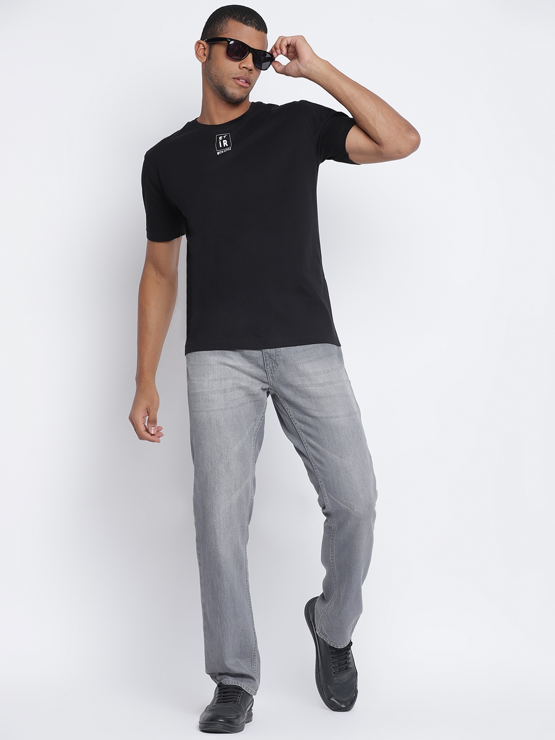 

Belliskey Men Black T-shirt