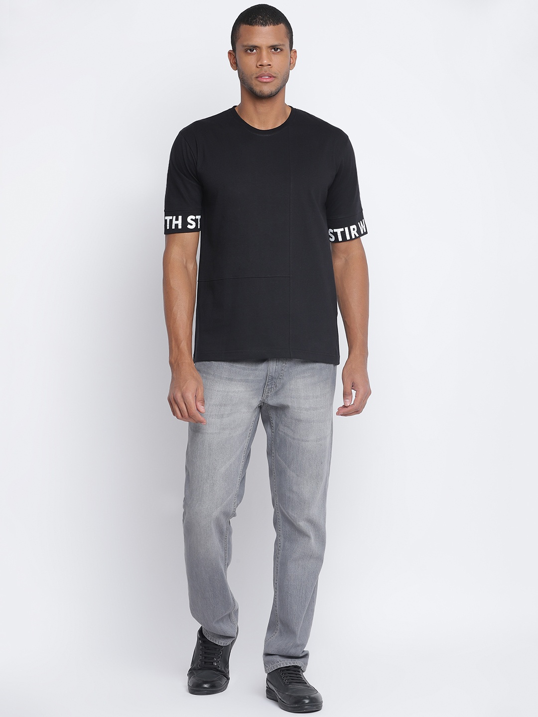 

Belliskey Men Black T-shirt