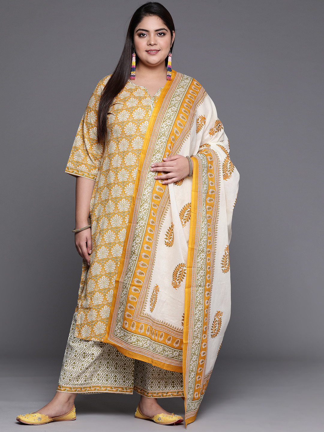 

EXTRA LOVE BY LIBAS Women Plus Size Yellow & White Floral Printed Pure Cotton Kurta Set