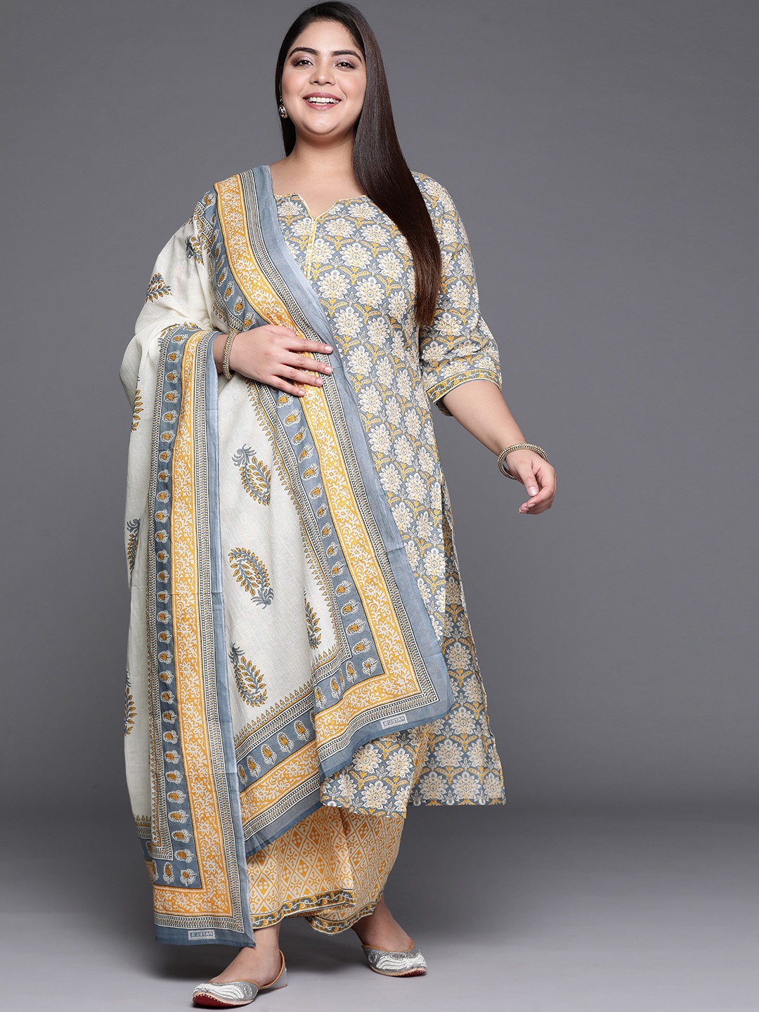 

EXTRA LOVE BY LIBAS Women Plus Size Grey & Yellow Floral Printed Pure Cotton Regular Kurta Set