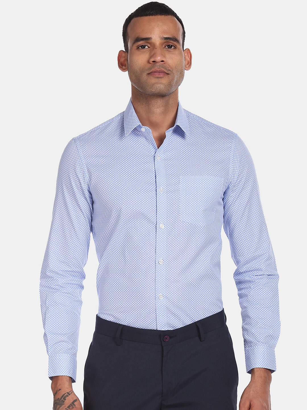 

Excalibur Men Blue Opaque Printed Pure Cotton Casual Shirt