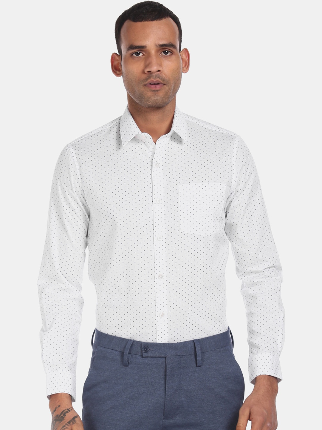 

Excalibur Men White Opaque Printed Cotton Formal Shirt