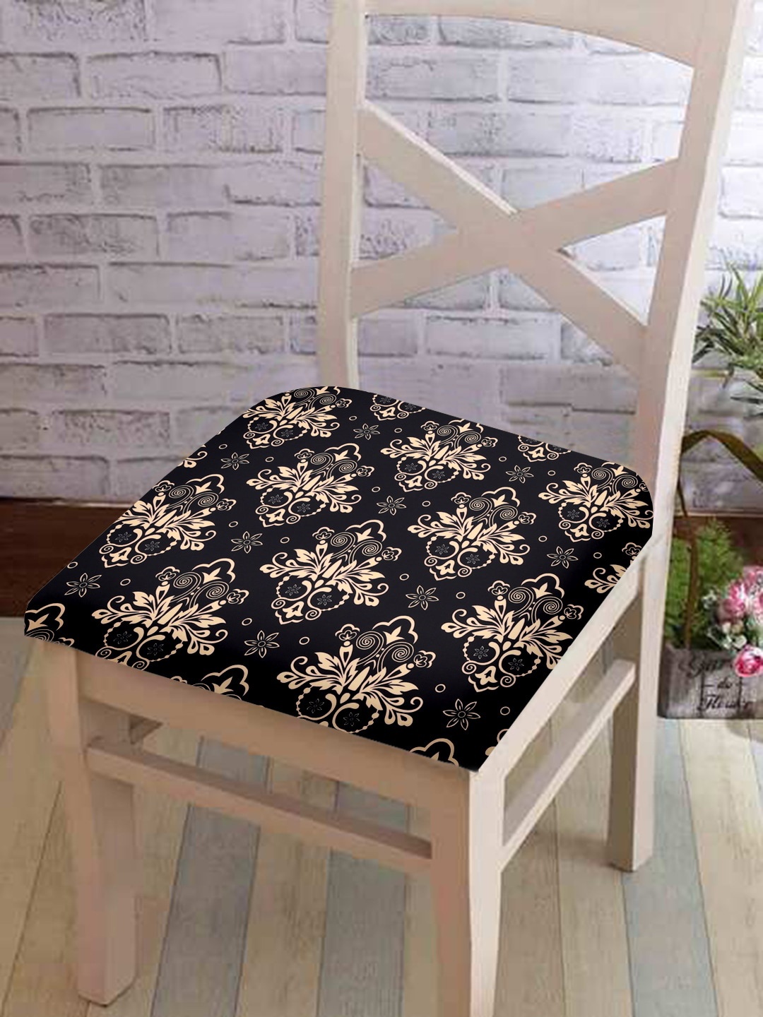 

Cortina Black & Beige Ethnic Motifs Printed Chair Cover