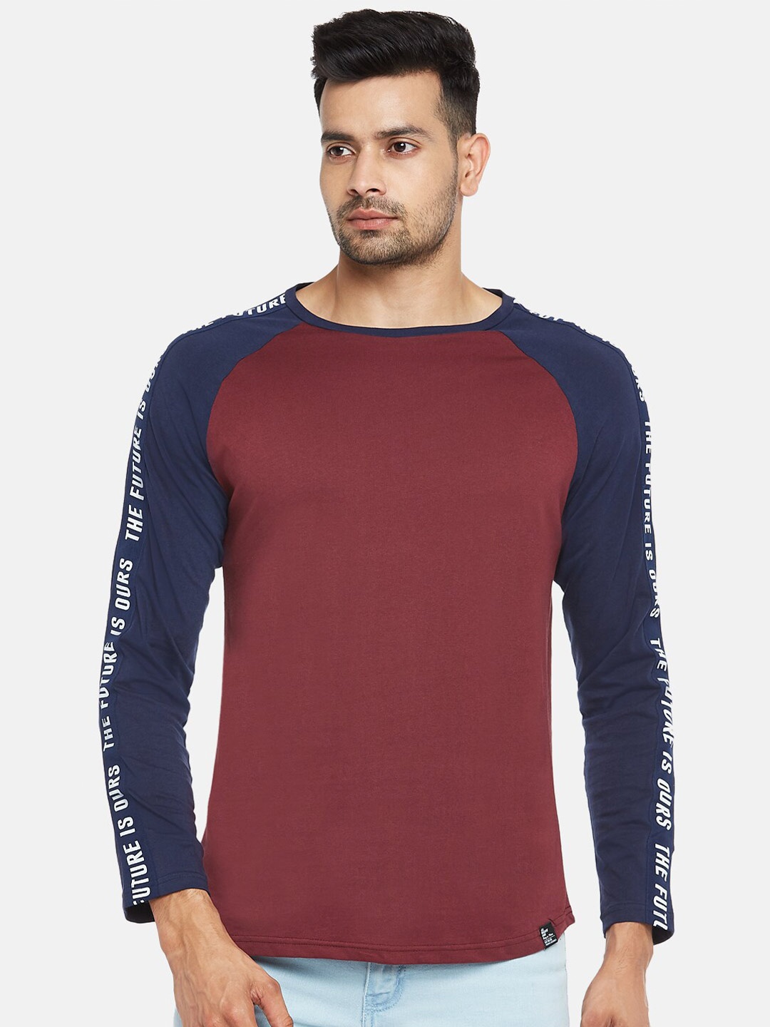 

People Men Maroon & Navy Blue Colourblocked T-shirt