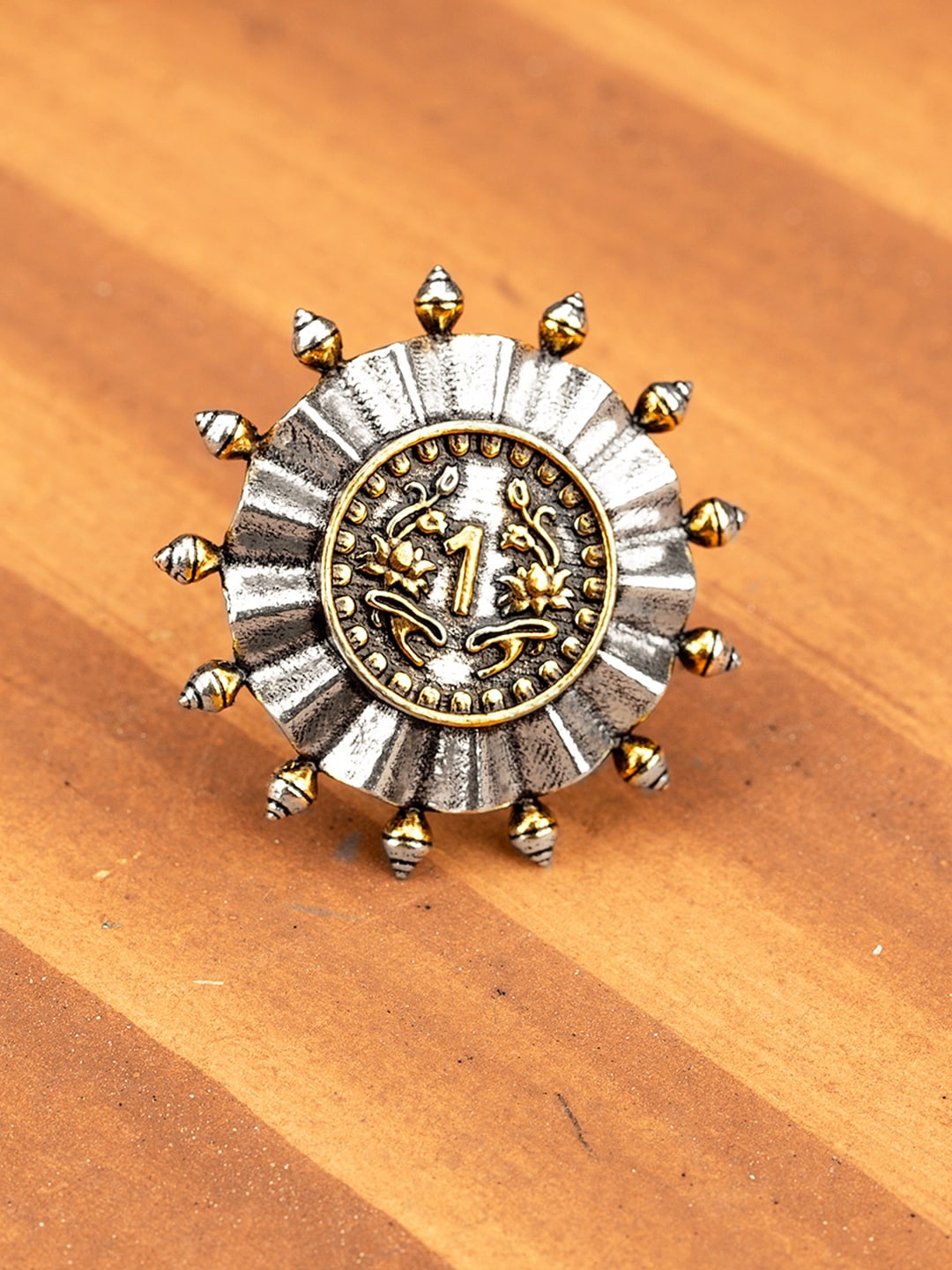 

Voylla Silver & Gold Toned Brass Silver Plated Oxidized Ring