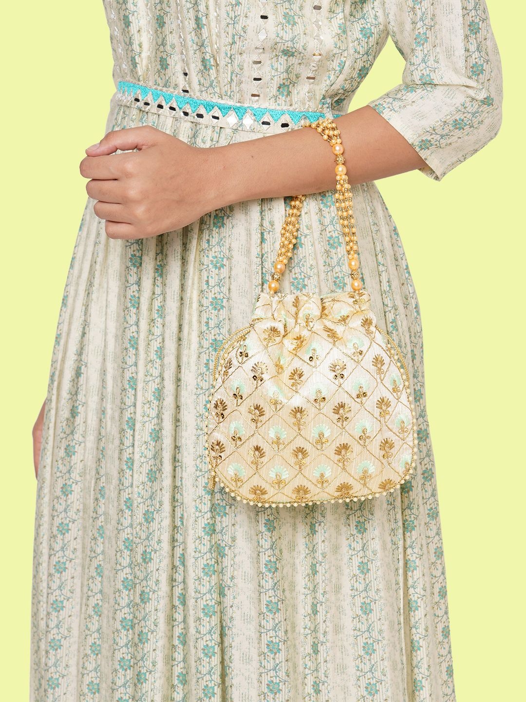 

Lavie Amara Off-White Round Potli