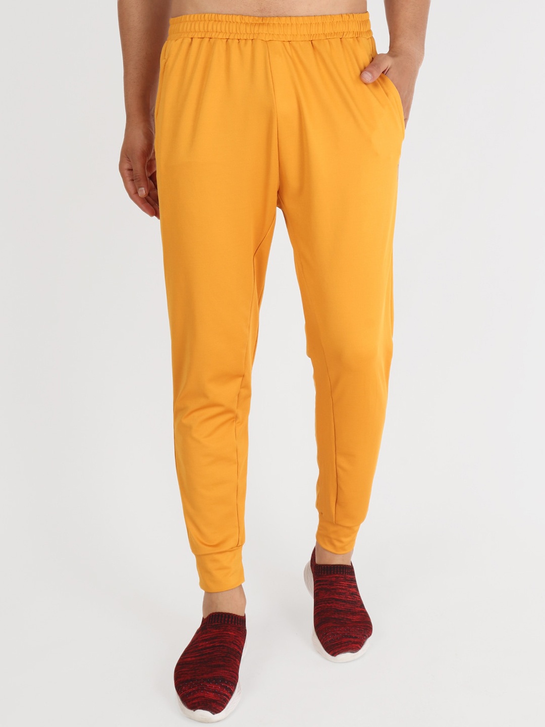 

VEGA Men Yellow Solid Slim-Fit Joggers