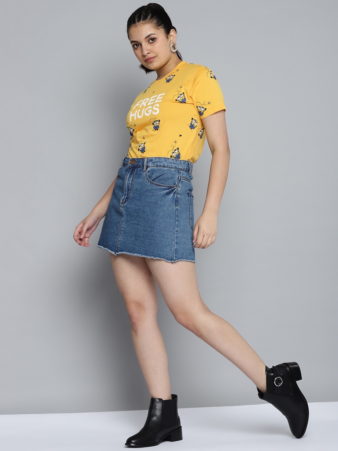 

Kook N Keech Emoji Teens Girls Yellow & White Minions Printed Pure Cotton T-shirt