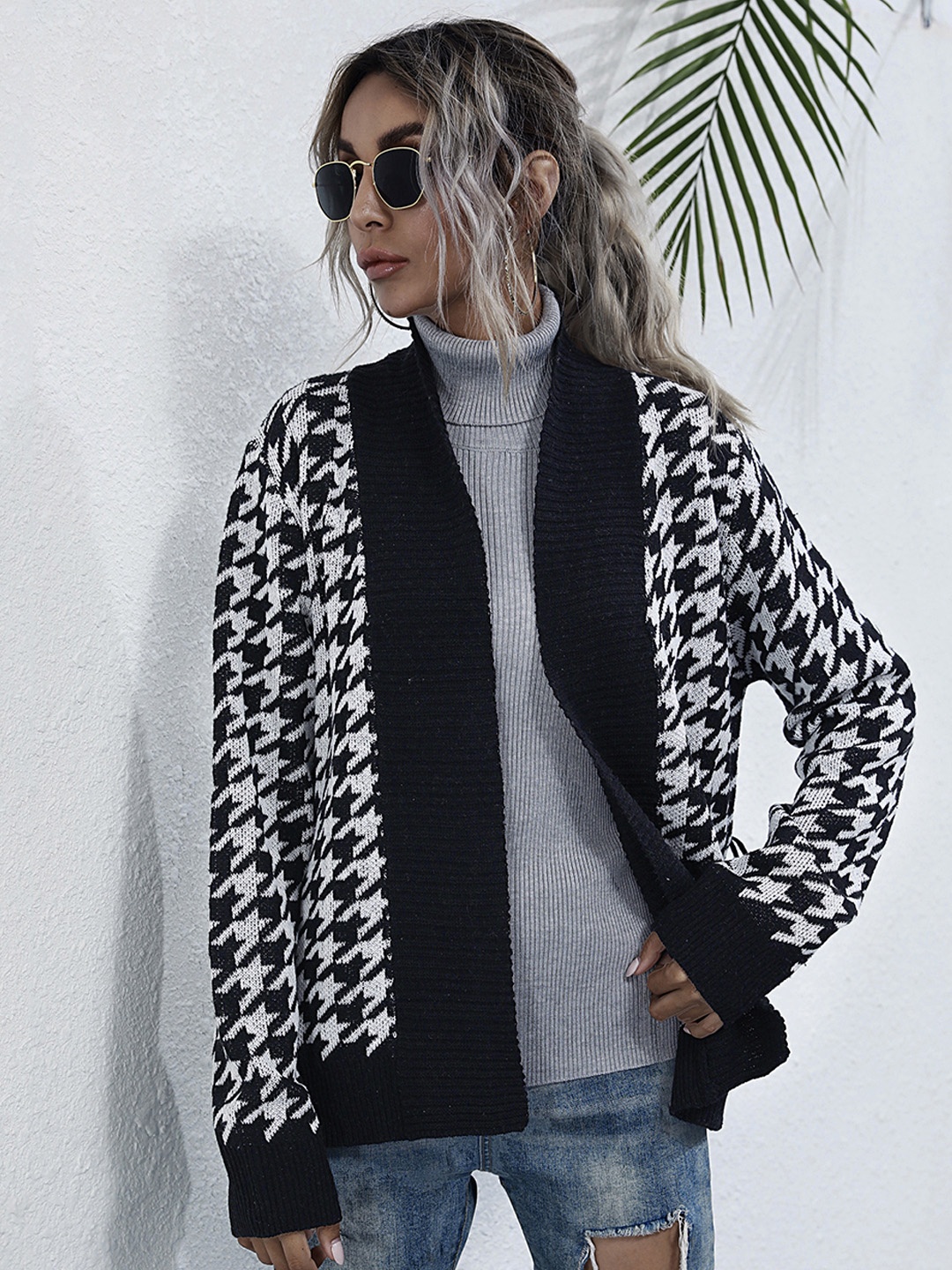 

URBANIC Women Black & White Houndstooth Pattern Front-Open Cardigan