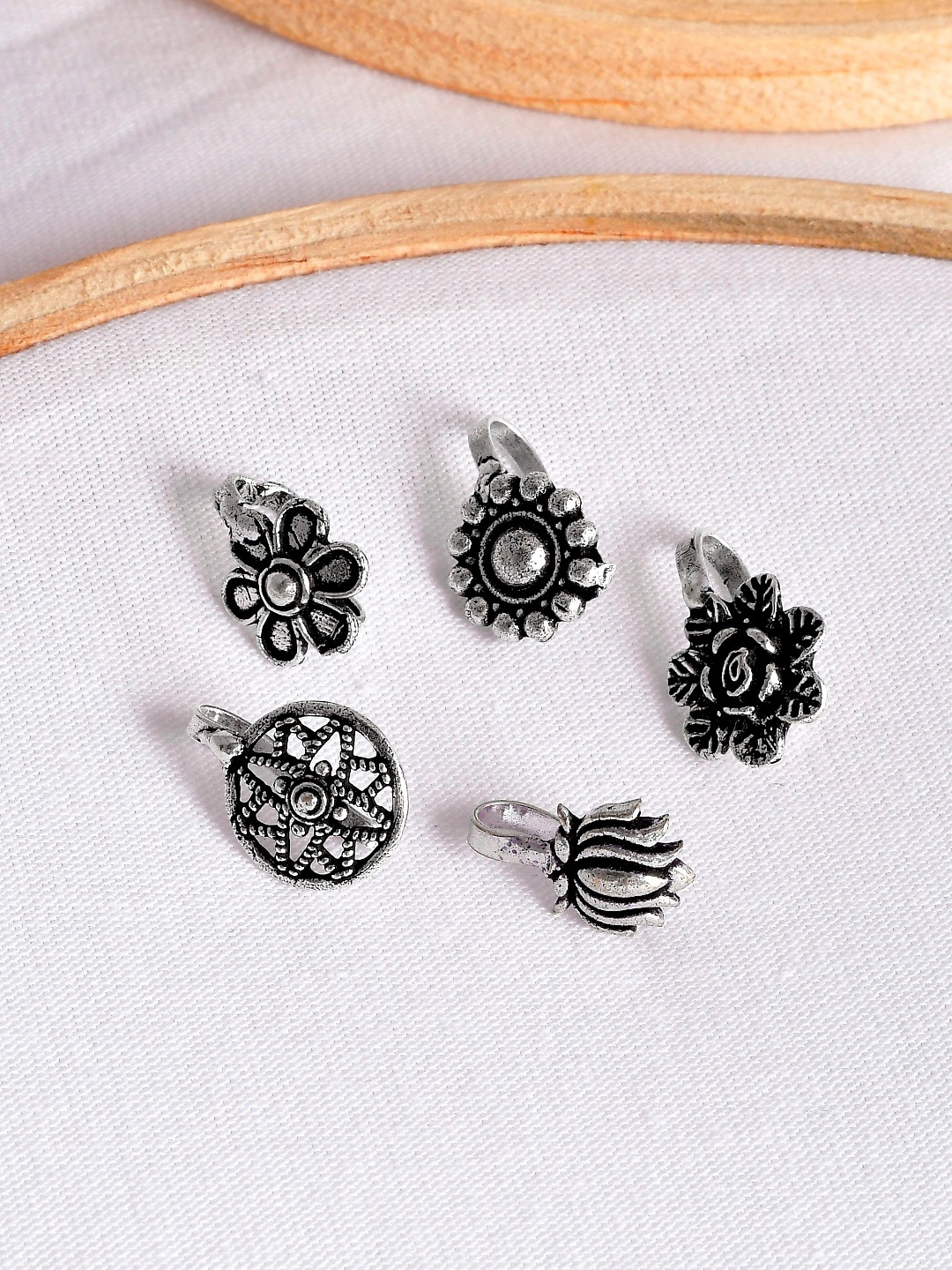 

Infuzze Set Of 5 Oxidised Silver-Plated Nose Pins