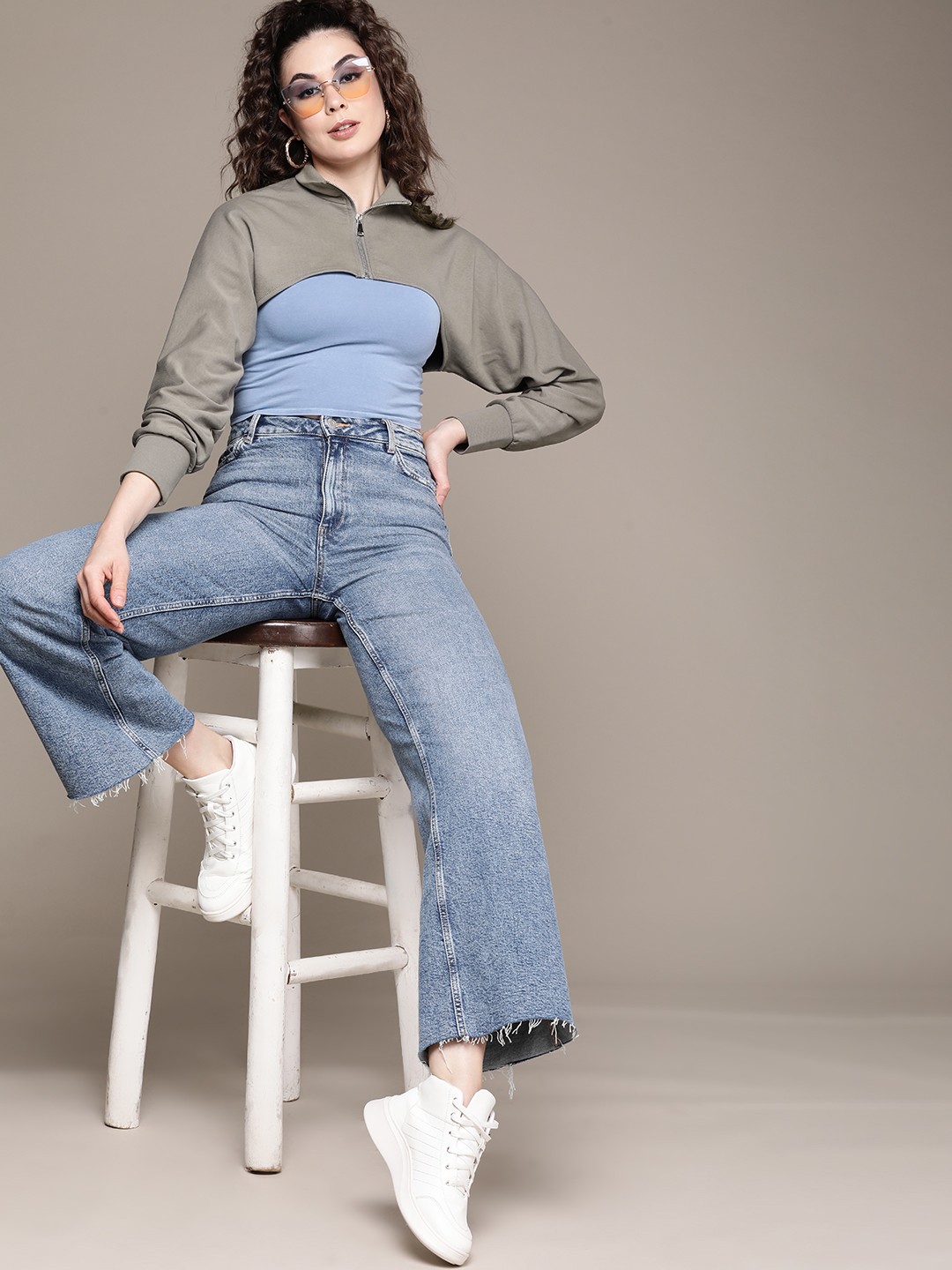 

URBANIC Women Green Solid Cropped Sweatshirt