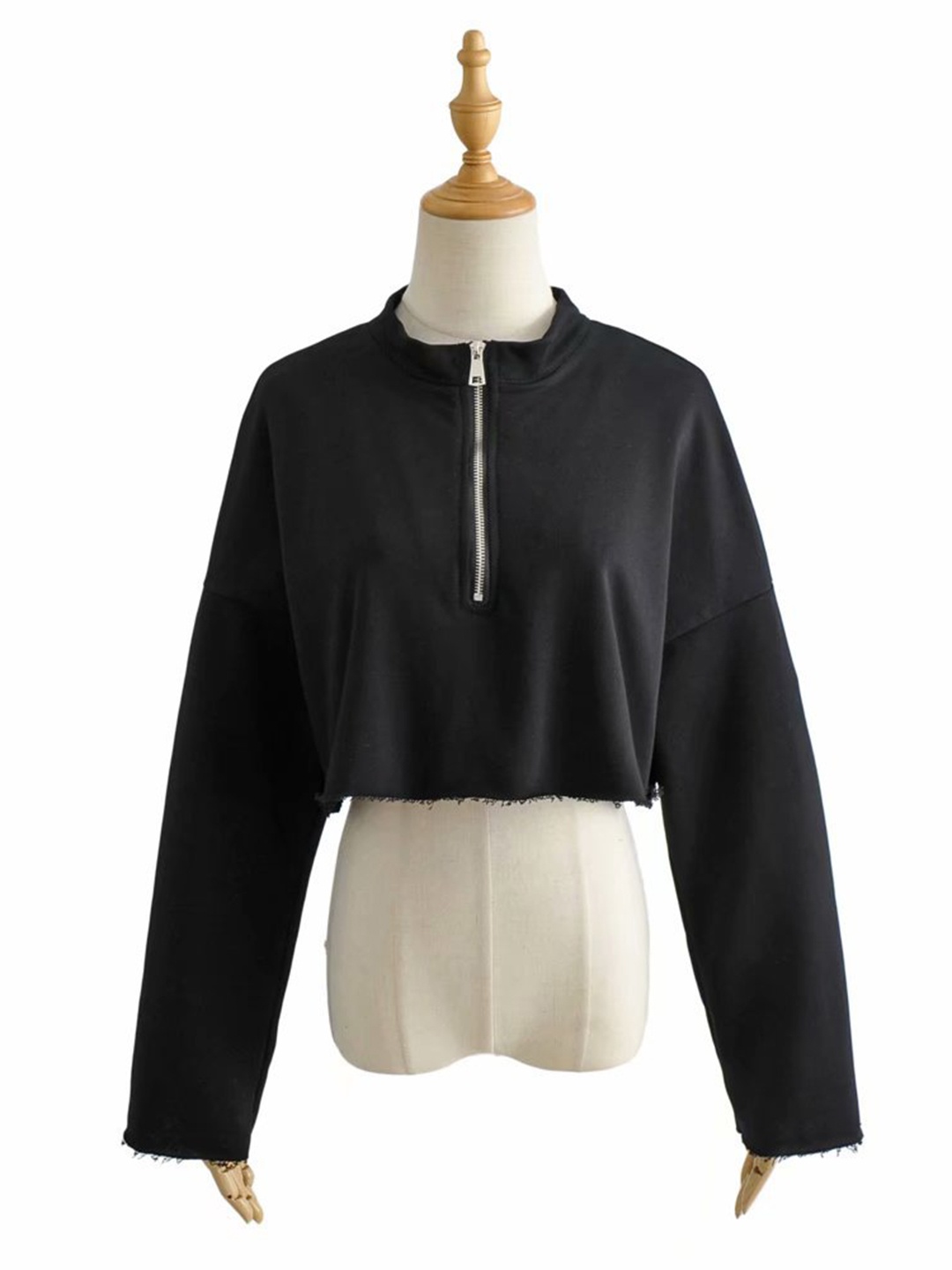

URBANIC Women Black Cotton Solid Cropped Sweatshirt