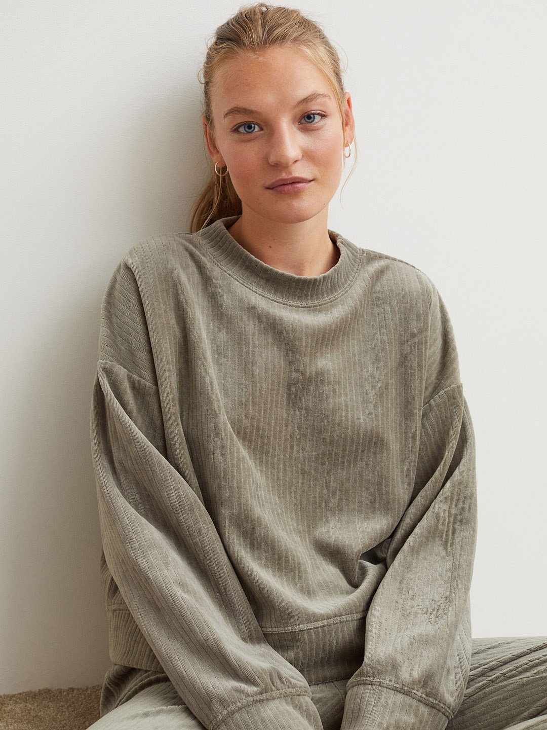 

H&M Women Green Ribbed Velour Top