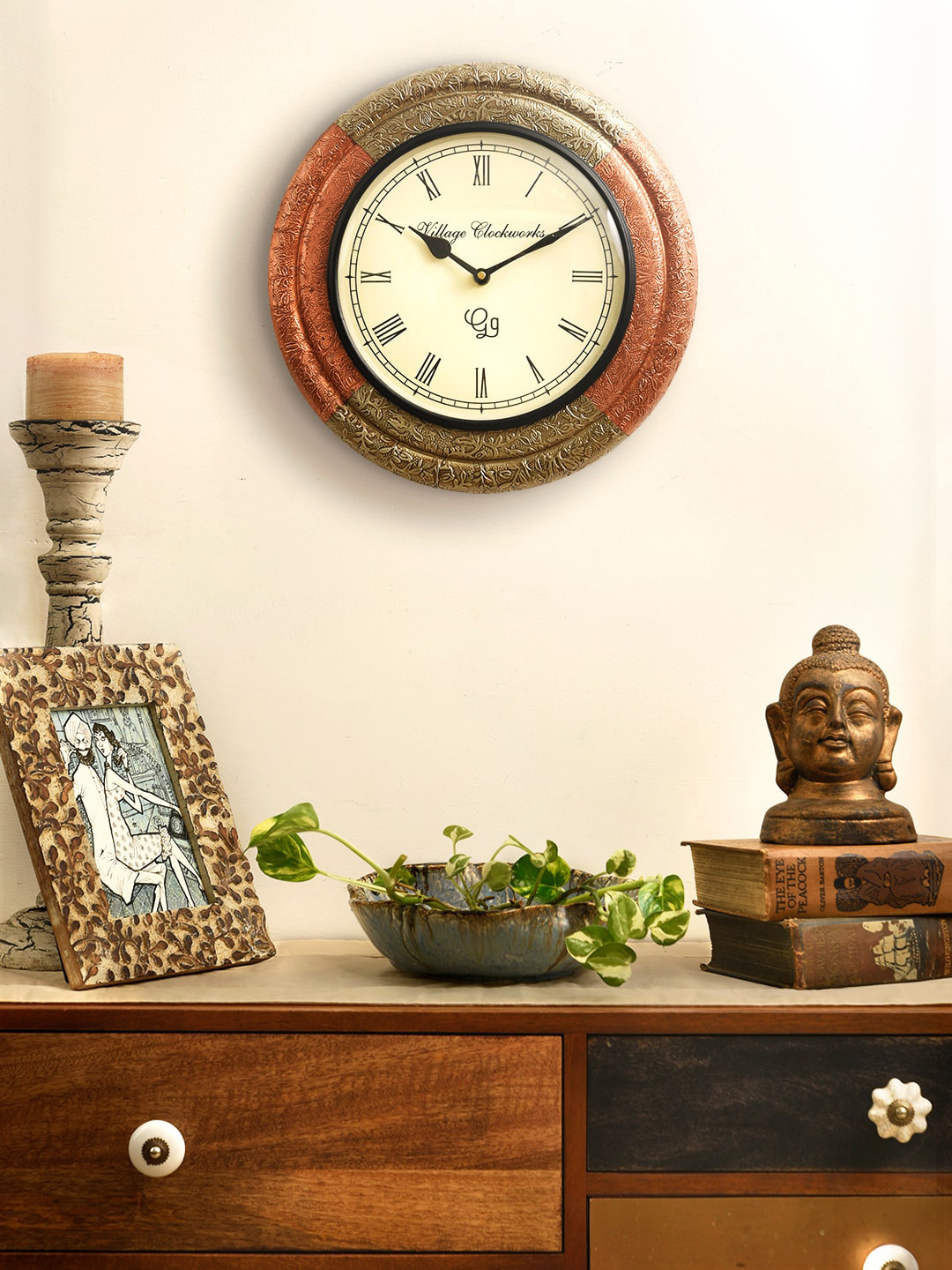 

green girgit Bronze-Toned & Cream-Coloured Textured Traditional Wall Clock