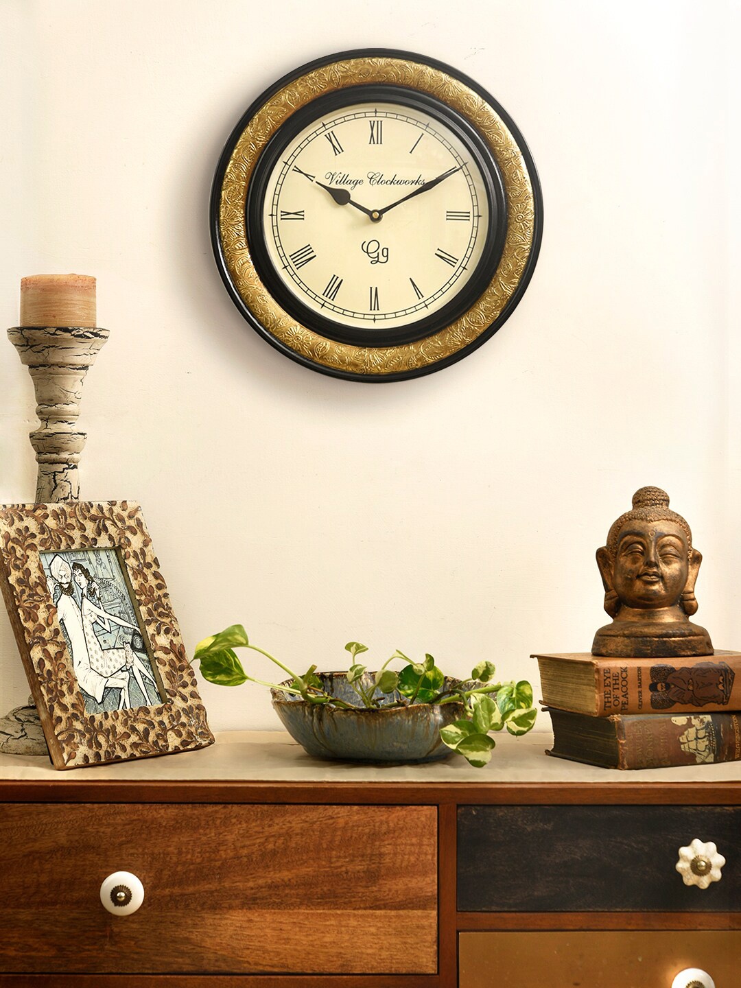 

green girgit Gold & Black Textured Contemporary Round Analogue Clock