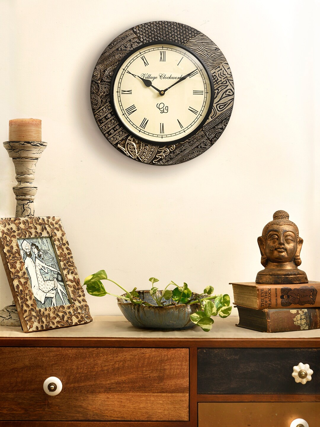 

green girgit Black & Beige Textured Wooden Contemporary Wall Clock