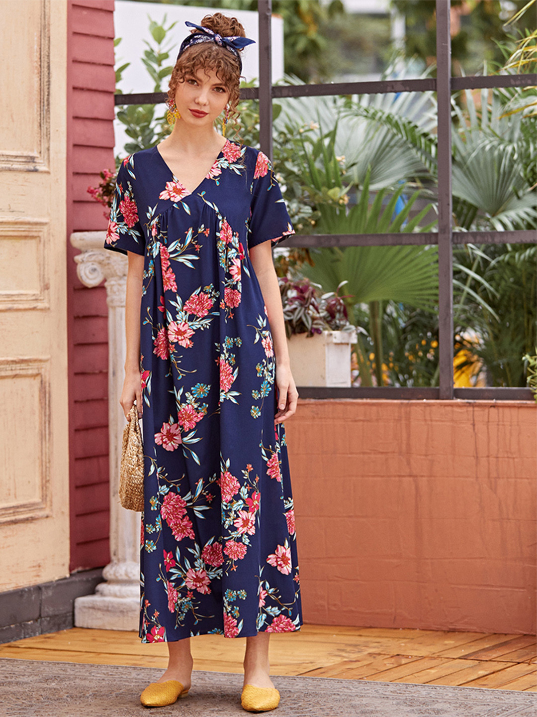 

URBANIC Navy Blue & Pink Floral Printed Maxi Dress